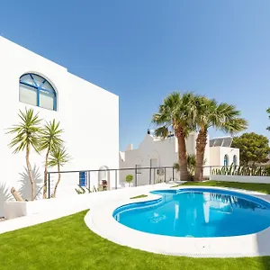https://apartamentos-04118.es-andalucia.com